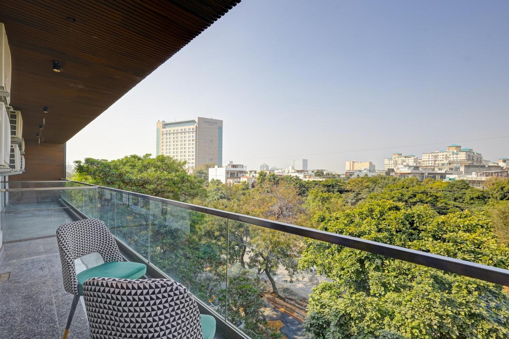 1Bhk Suites Opp Marriott - Huda City Centre Gurgaon Exterior photo